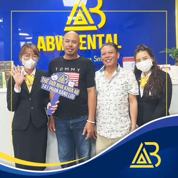 Khach Hang Tay Trang Rang (2)