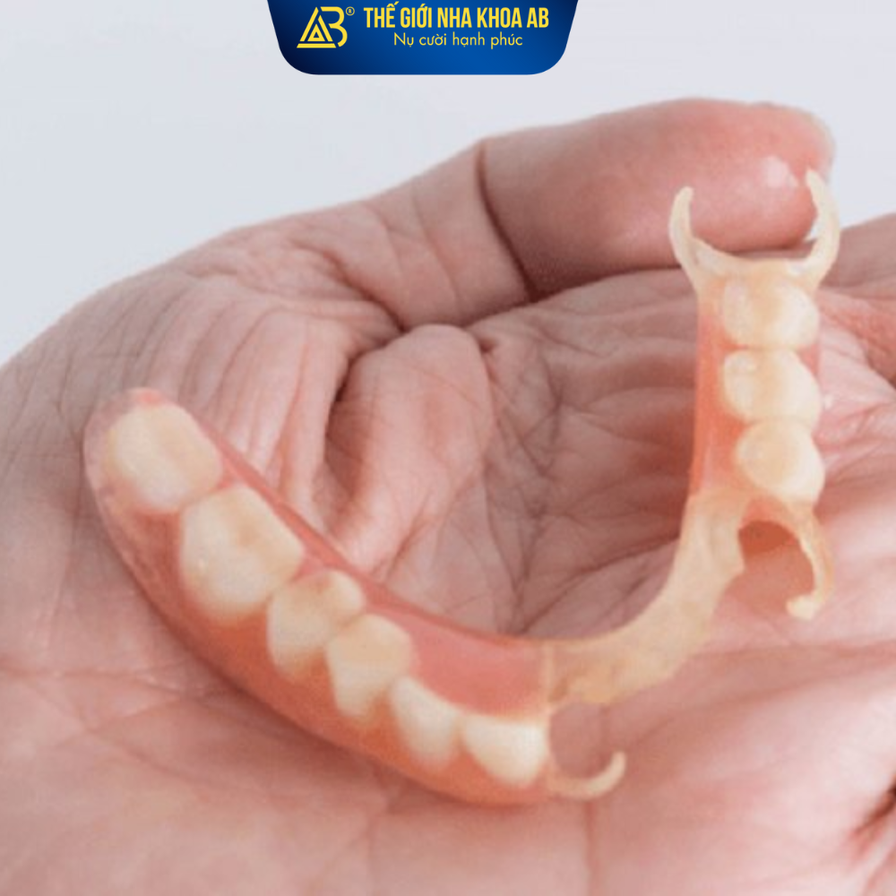 Chất liệu hàm giả kém chất lượng