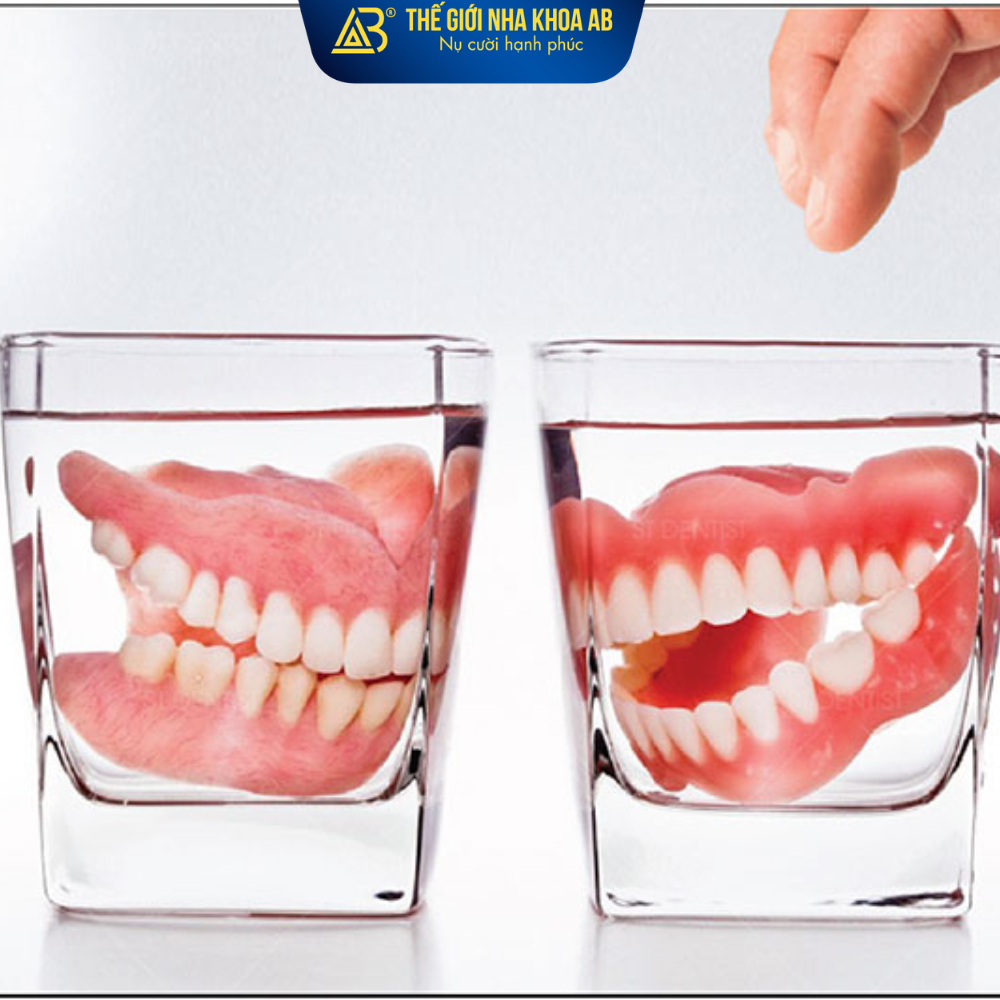 Vệ sinh hàm giả đúng cách